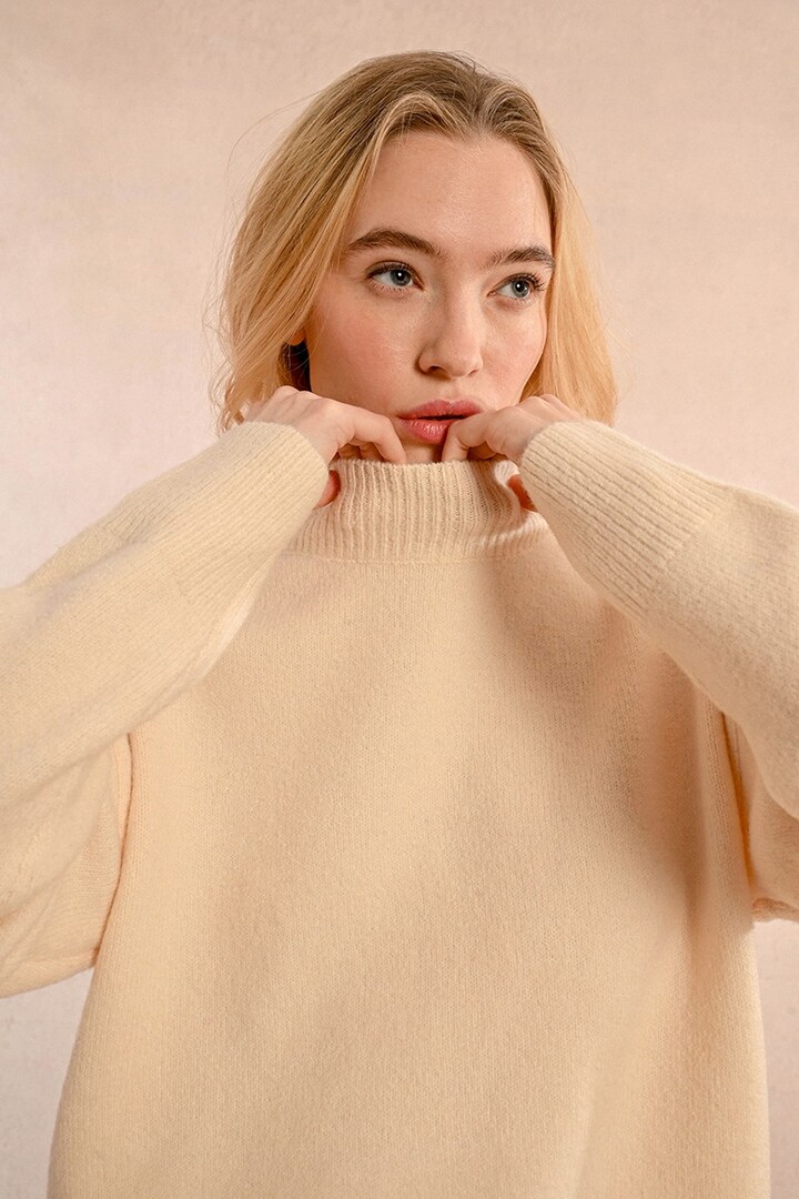 OVERSIZED AND ASYMMETRICAL SWEATER OFF WHITE