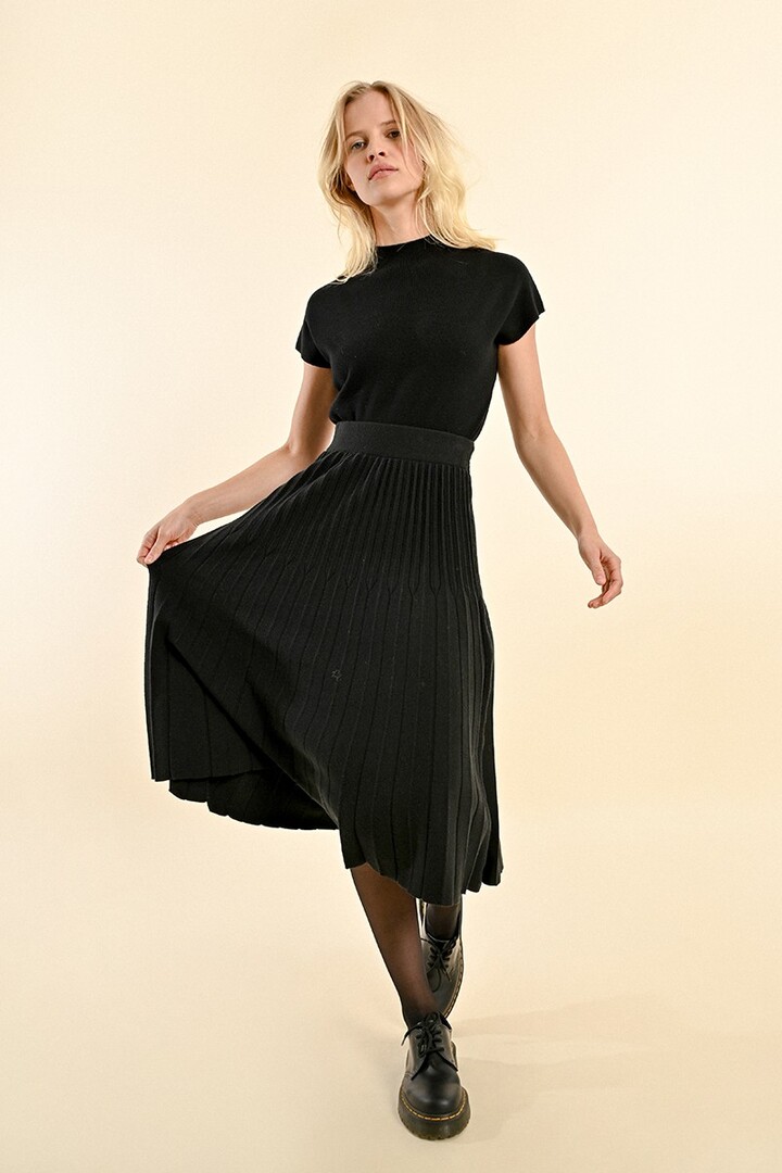 PLEATED MIDI SKIRT, HIGH WAIST BLACK