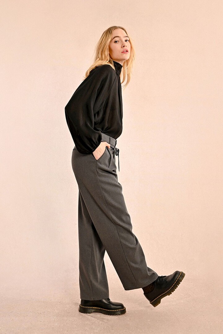 PLEATED PANTS DARK GREY