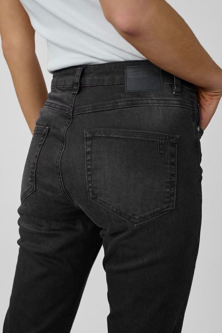 36 THE DEKOTA HIGH BOOTCUT Black Wash