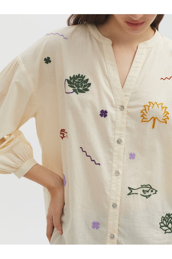 Coloured embroidery shirt ecru