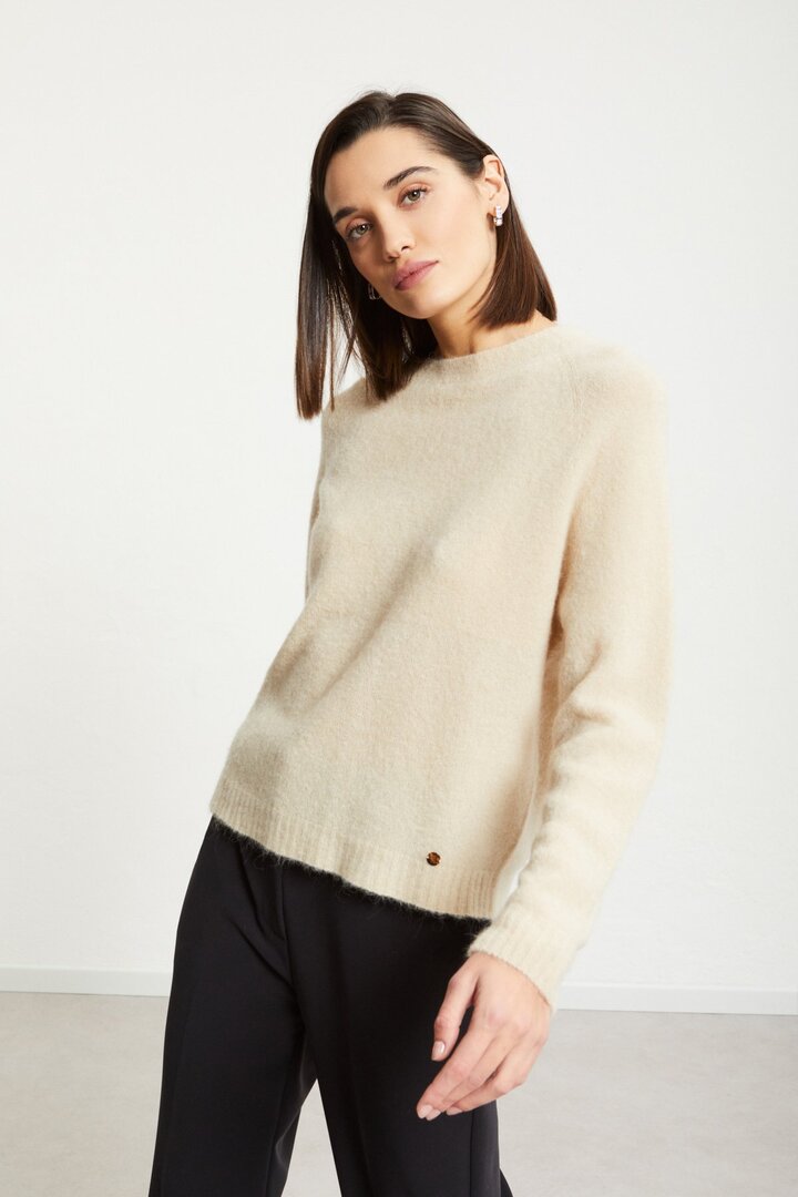 Sweater with rounded neck ecru