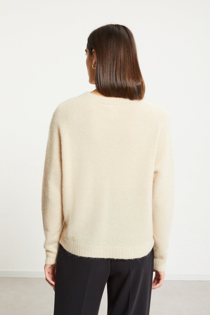 Sweater with rounded neck ecru