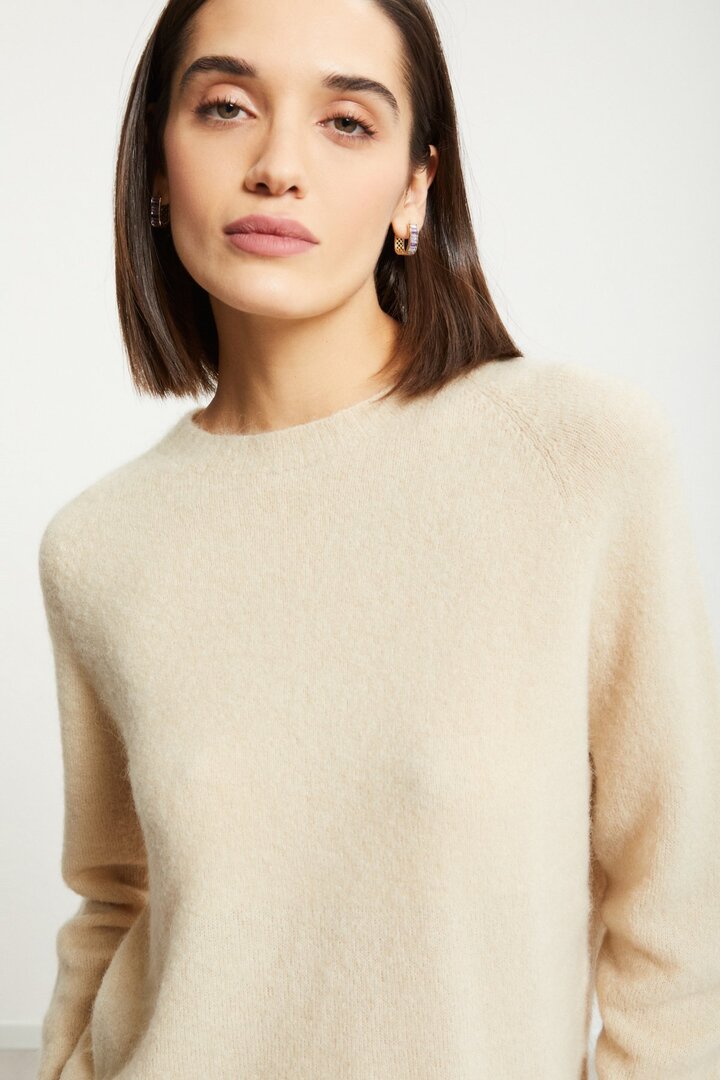 Sweater with rounded neck ecru