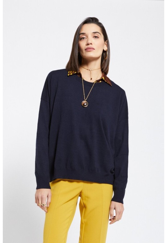 Sweater with rounded neck night