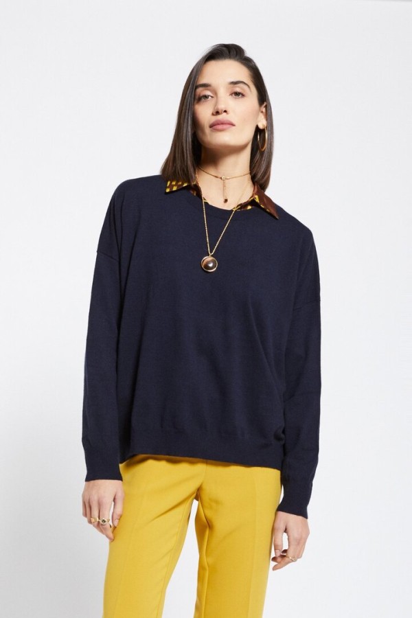 Sweater with rounded neck night