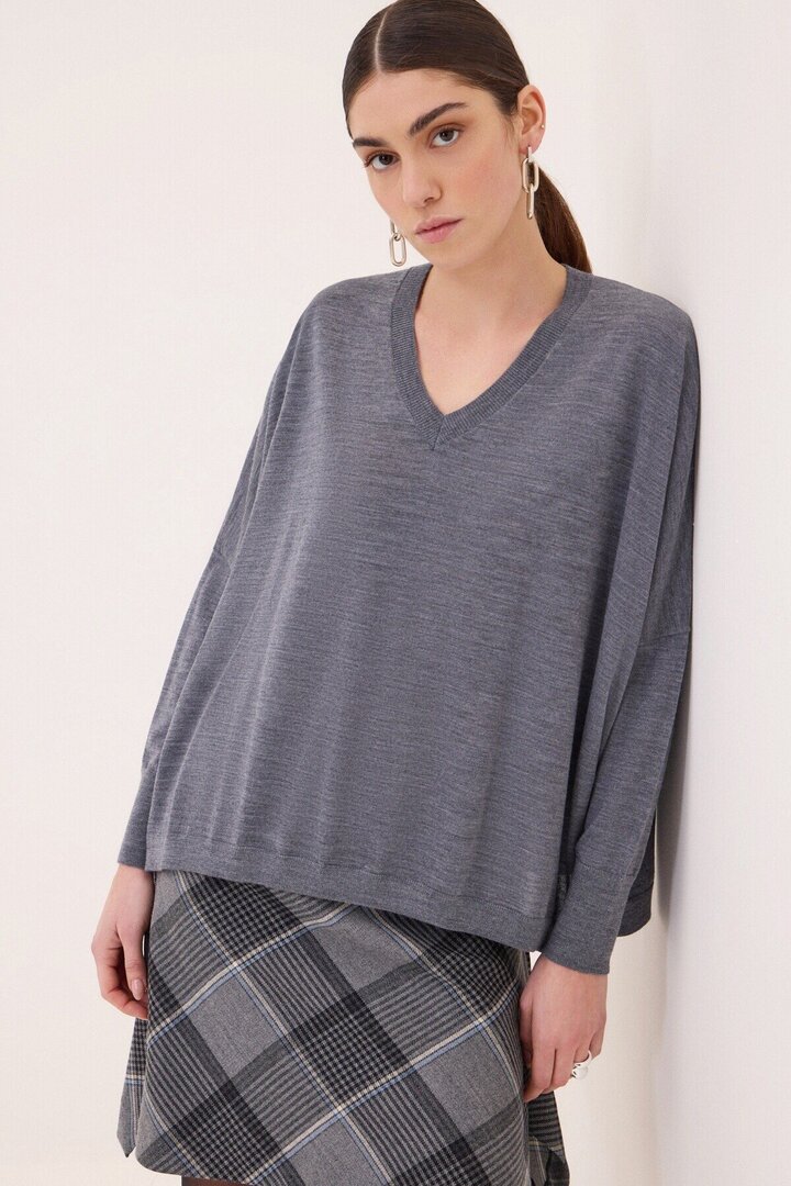 Oversized V-neck sweater Grey