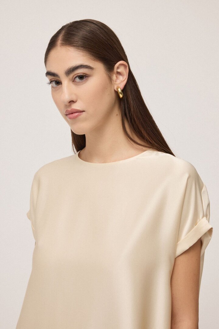 Viscose satin blouse Latte