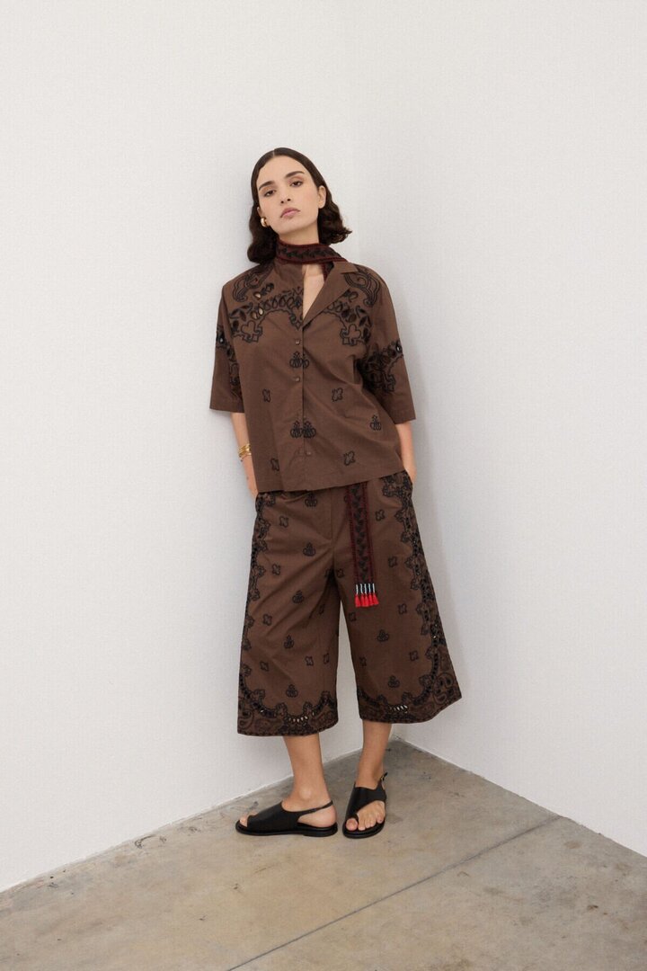 Embroidered cropped trousers Chocolate