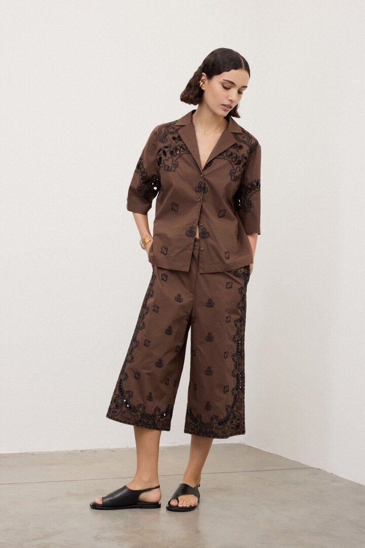 Embroidered cropped trousers Chocolate