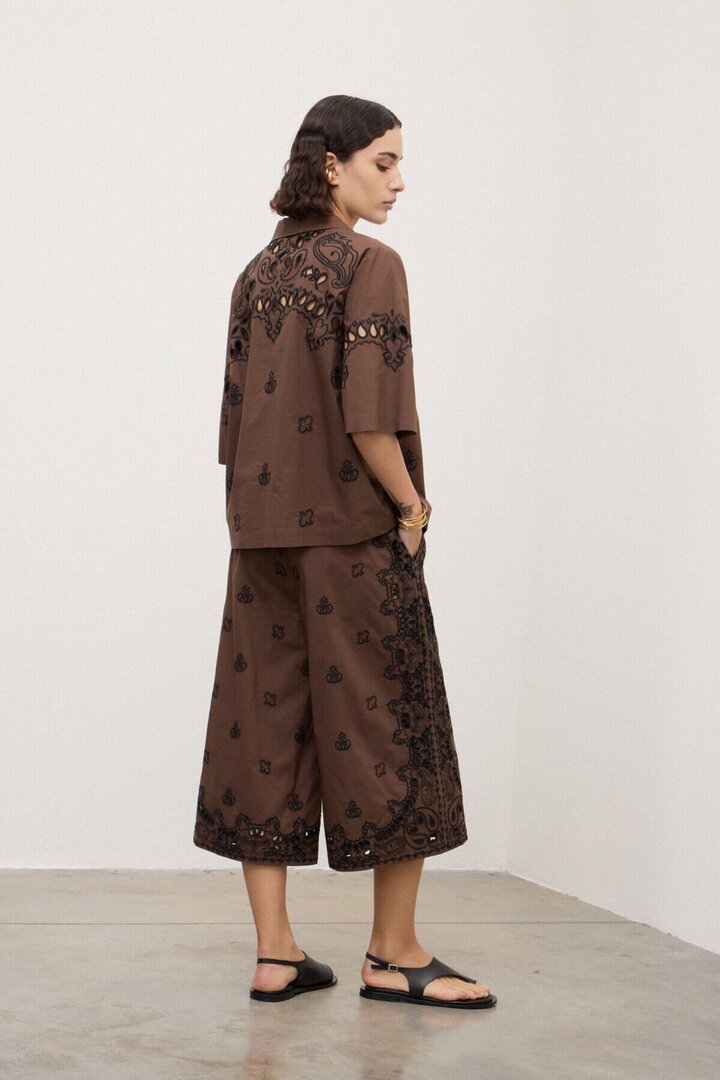 Embroidered cropped trousers Chocolate