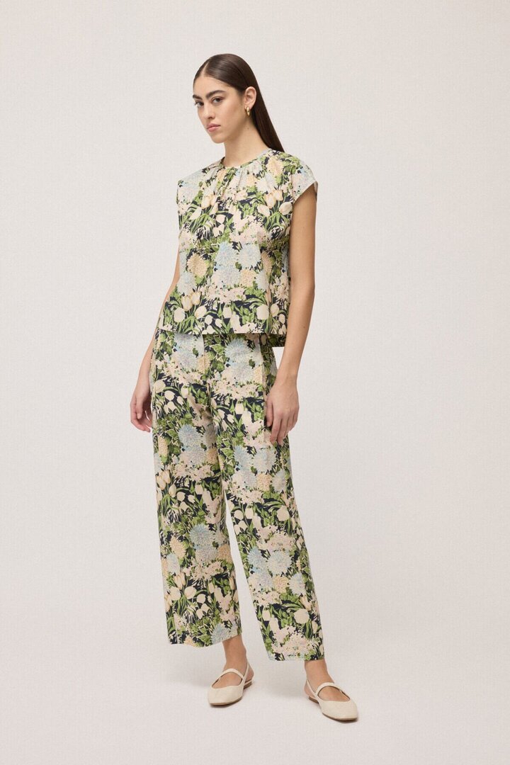 Wide cotton trousers