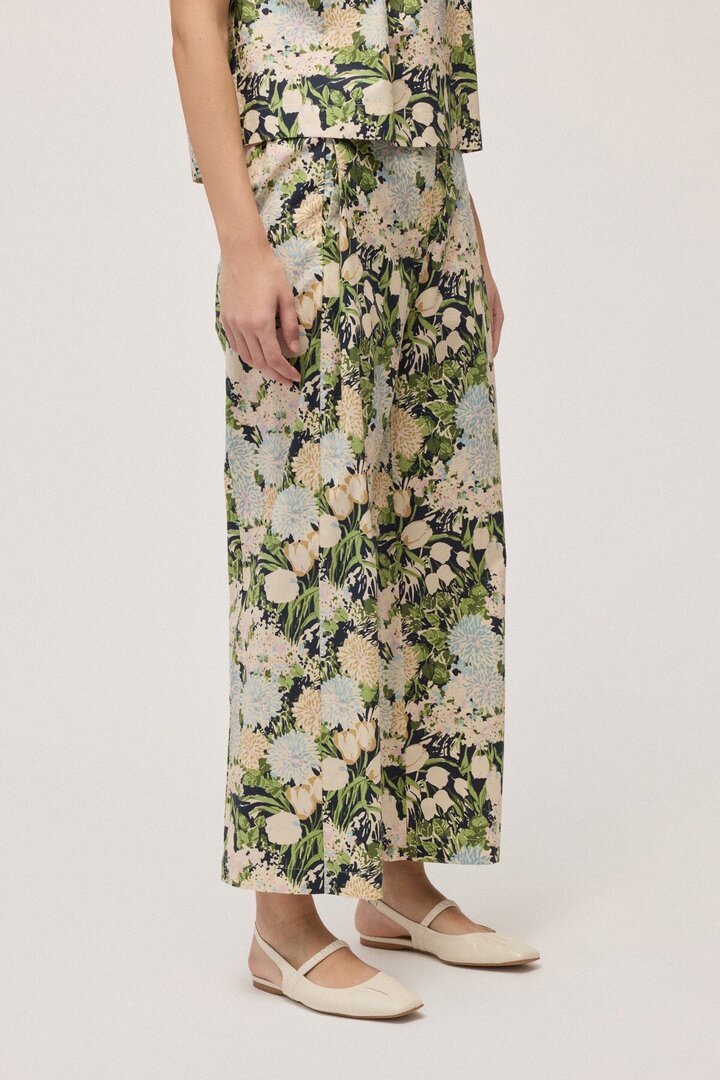 Wide cotton trousers