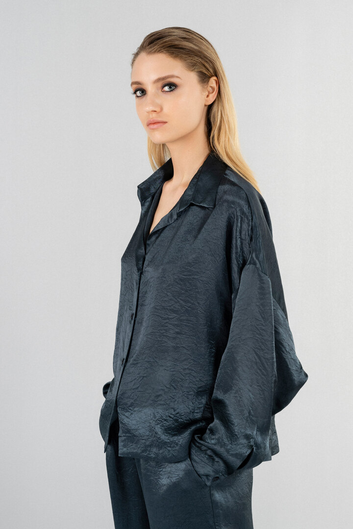 SATIN CRINKLED CROPPED SHIRT DARK BLUE