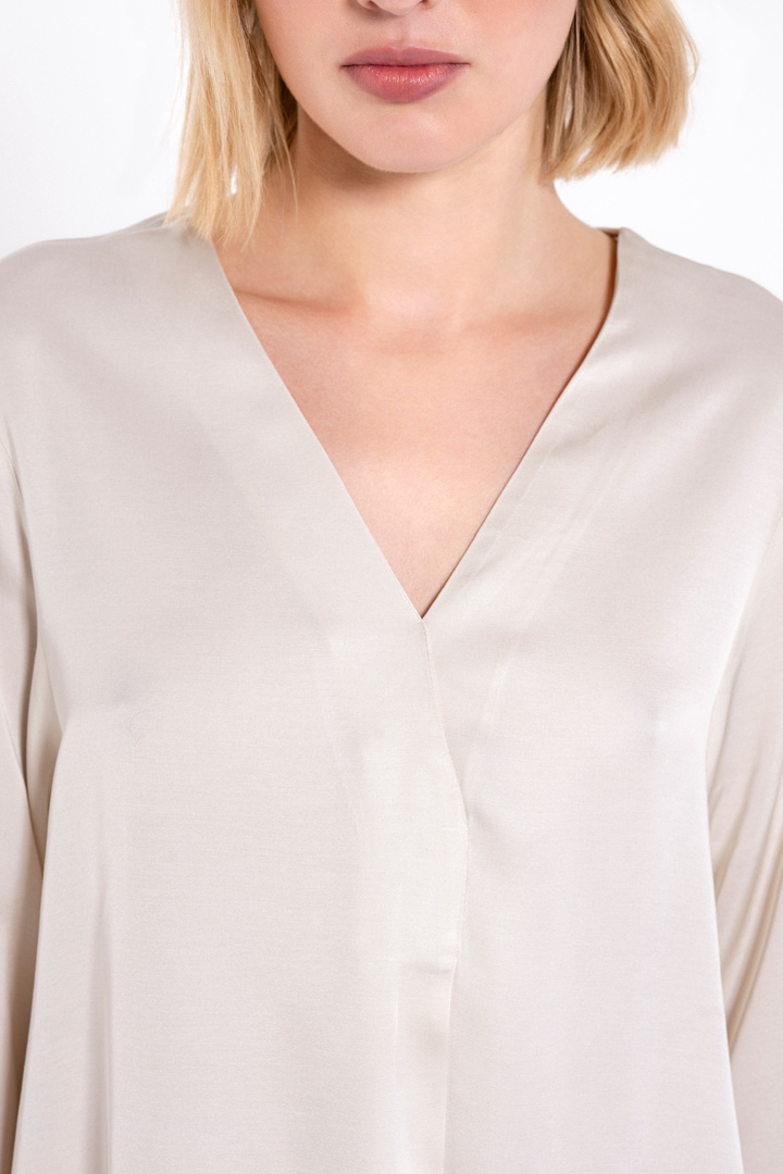SATIN ECOVERO V NECK BLOUSE CREAM