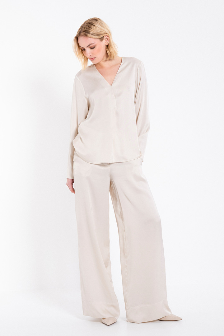 SATIN ECOVERO V NECK BLOUSE CREAM