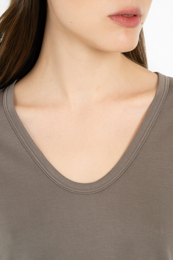 CUPRO PIQUE V NECK TOP TAUPE