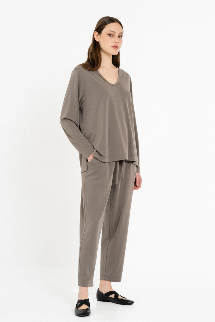 CUPRO PIQUE V NECK TOP TAUPE