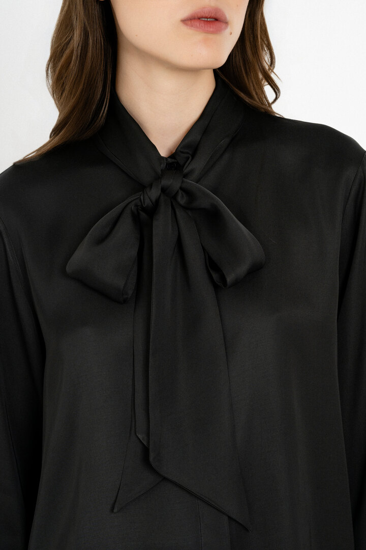 SATIN ECOVERO TIE NECK SHIRT OFF BLACK