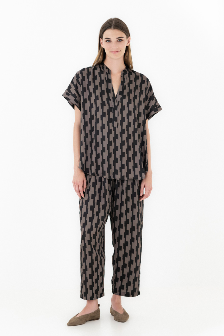 SATIN PRINT SHORT SLEEVE BLOUSE TAUPE