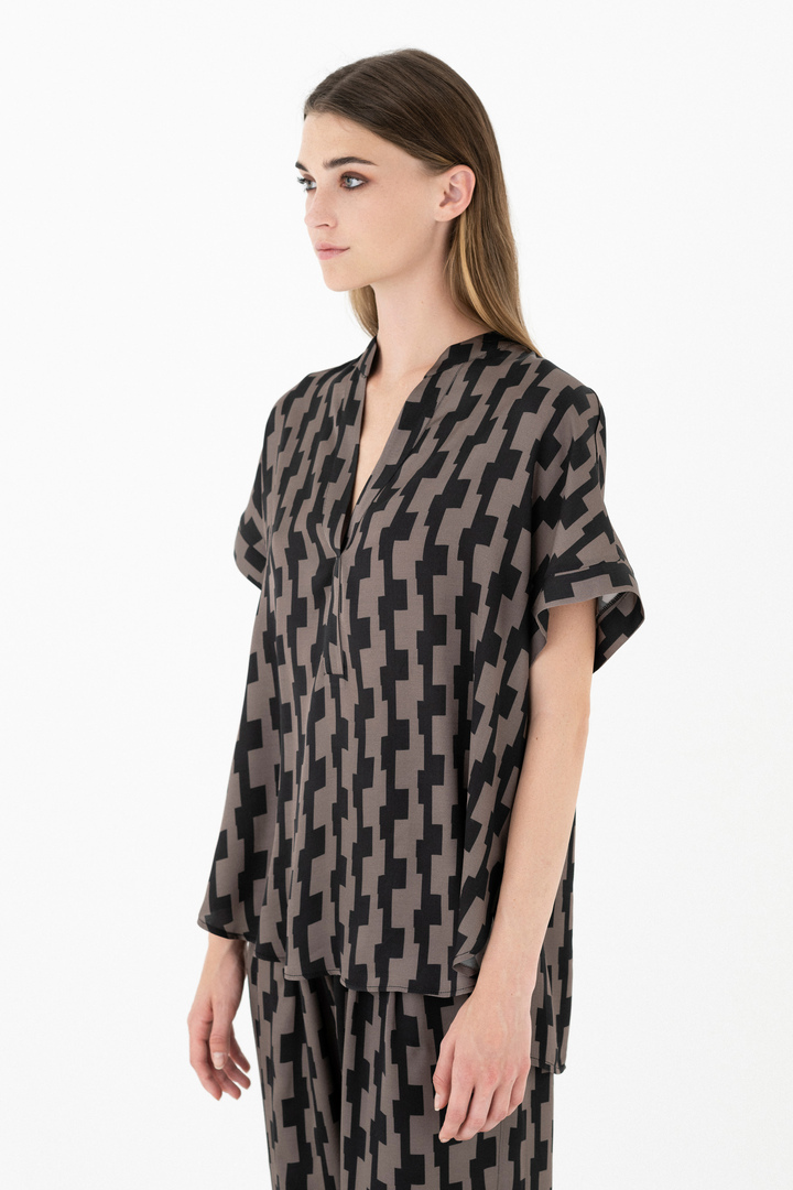 SATIN PRINT SHORT SLEEVE BLOUSE TAUPE