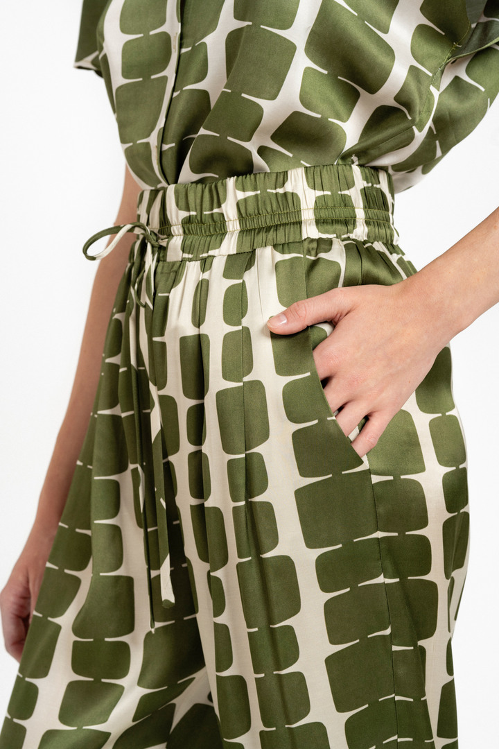 SATIN PRINT PLEATED PANTS GREEN