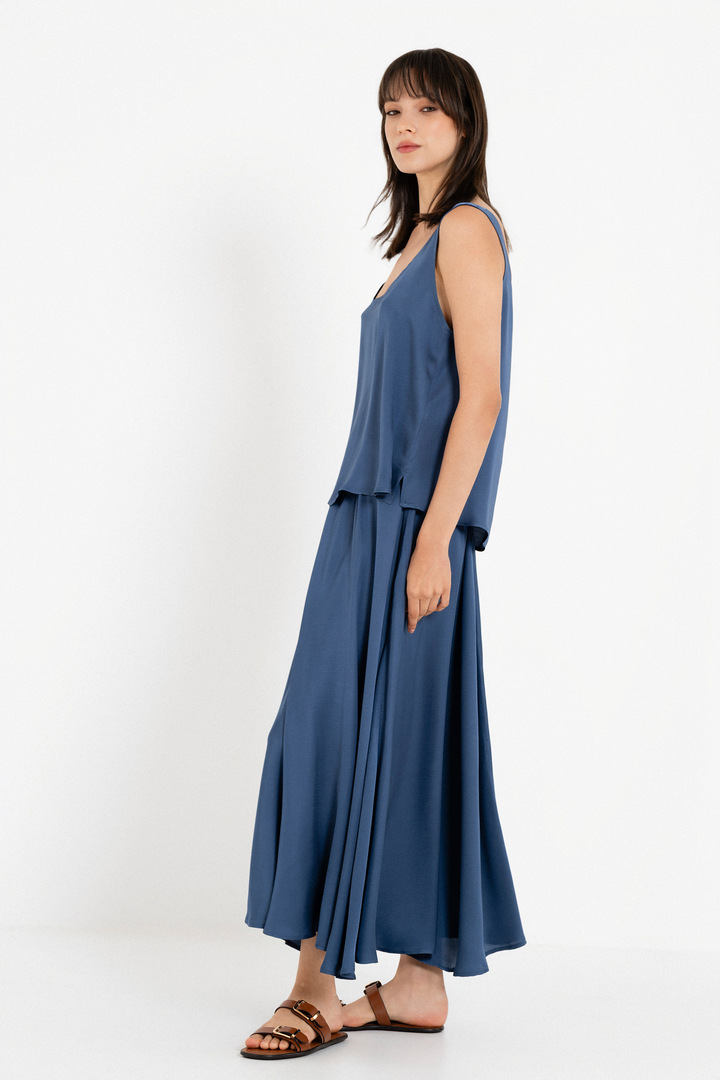 SATIN FINE ECOVERO SLEEVELESS CROPPED TOP BLUE