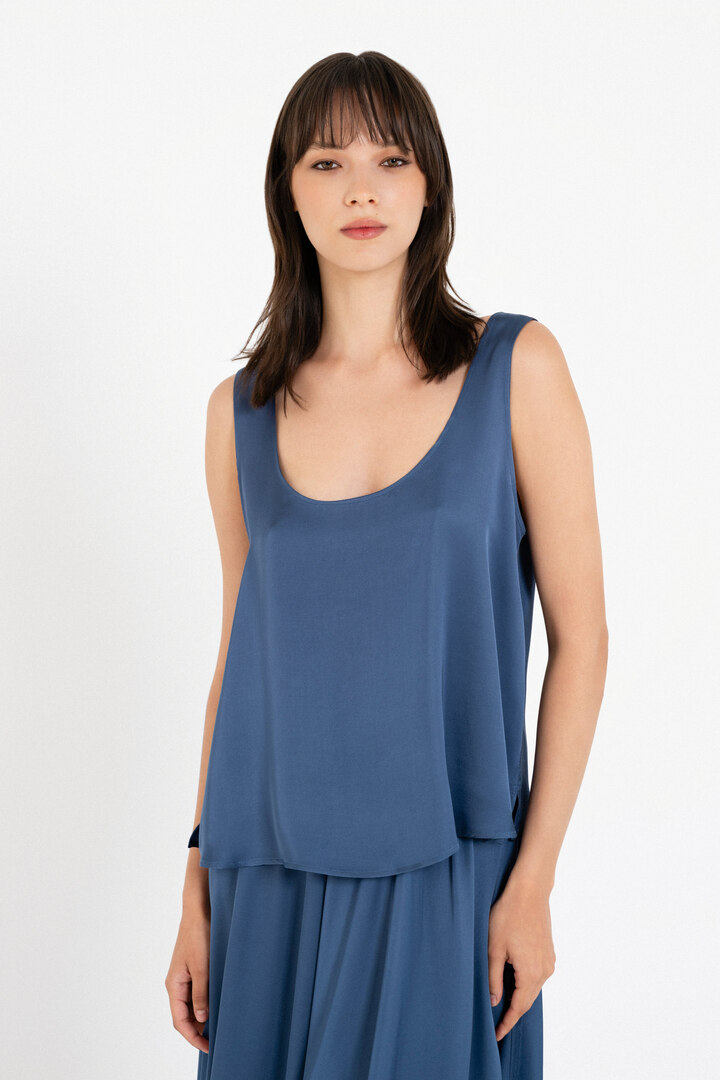 SATIN FINE ECOVERO SLEEVELESS CROPPED TOP BLUE