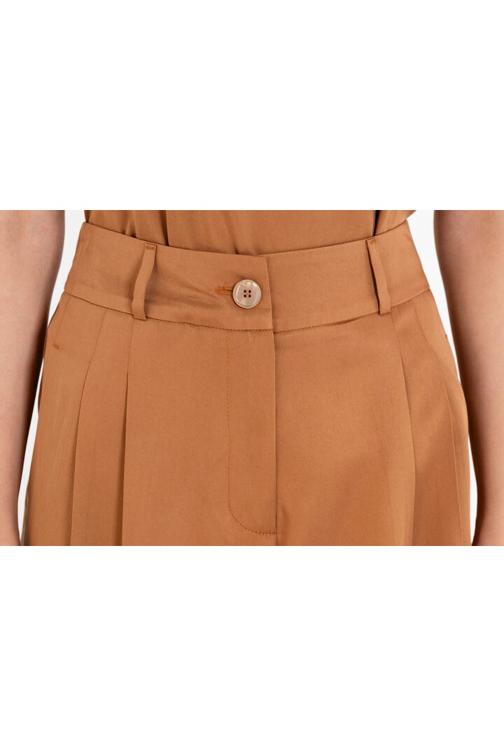 LYOCELL PLEATED SHORTS CAMEL