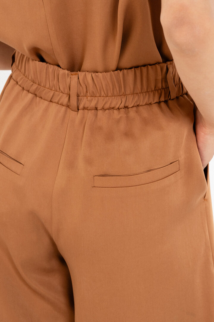 LYOCELL PLEATED SHORTS CAMEL