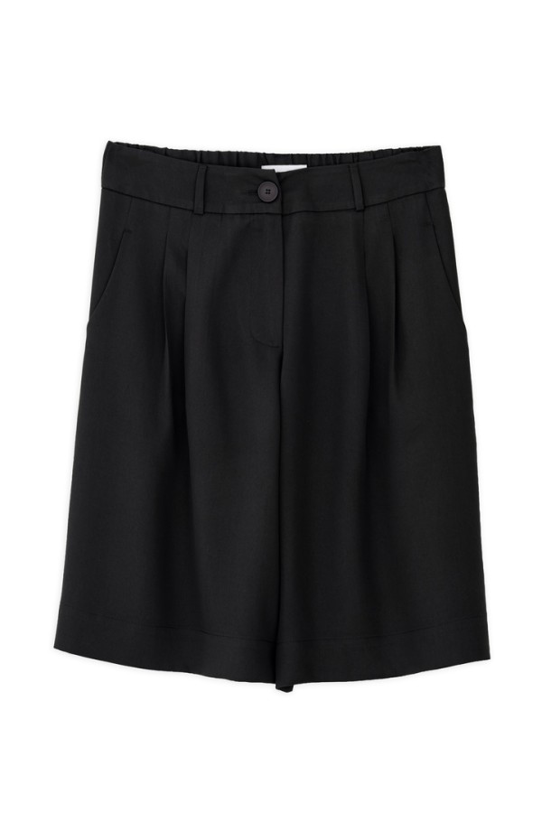 LYOCELL PLEATED SHORTS OFF BLACK