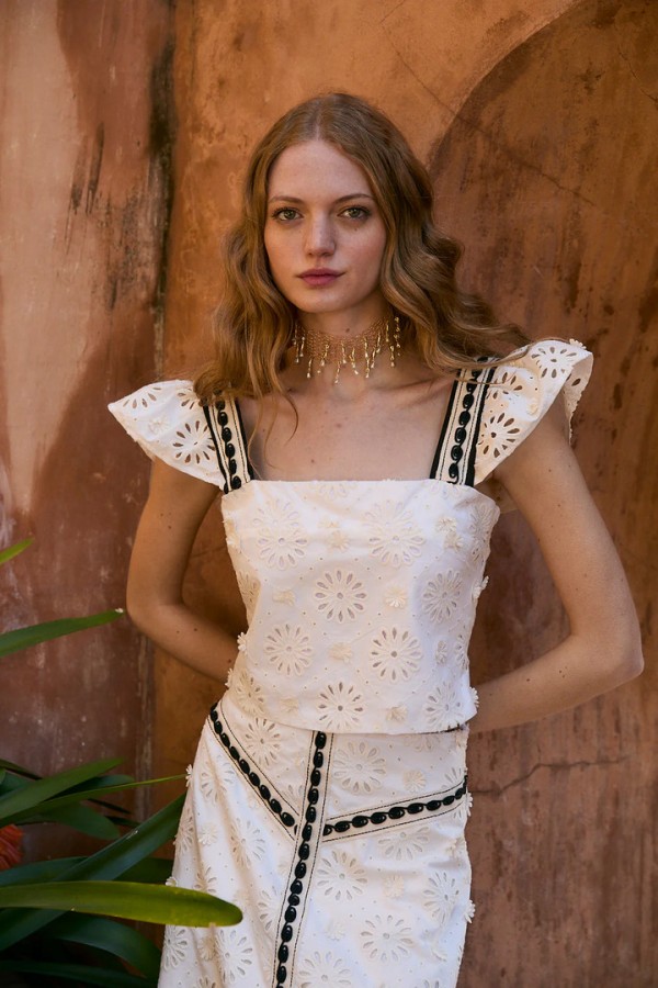 VIOLETA DIE CUT ECRU TOP