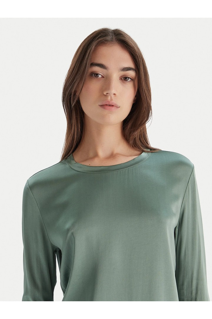 Long-sleeved stretch satin blouse - green