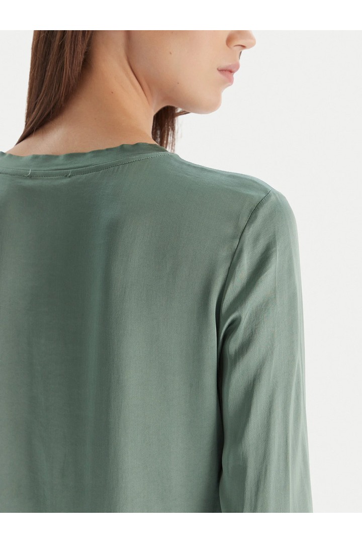 Long-sleeved stretch satin blouse - green