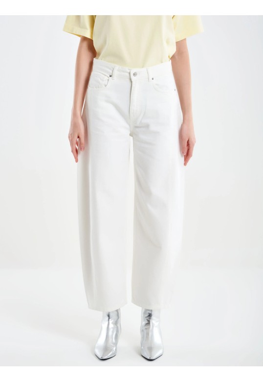 Chiara Barrel White Jeans