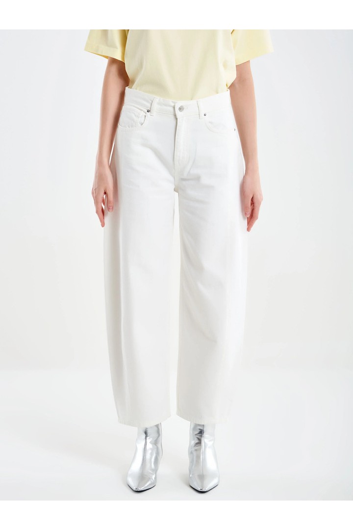 Chiara Barrel White Jeans