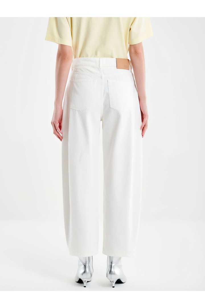 Chiara Barrel White Jeans