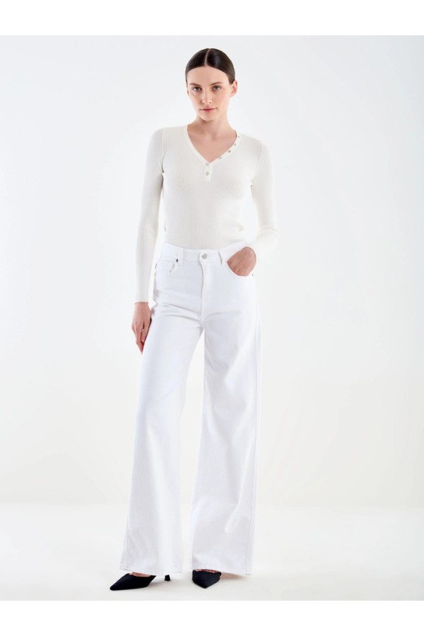 Kia Jeans with White Texture