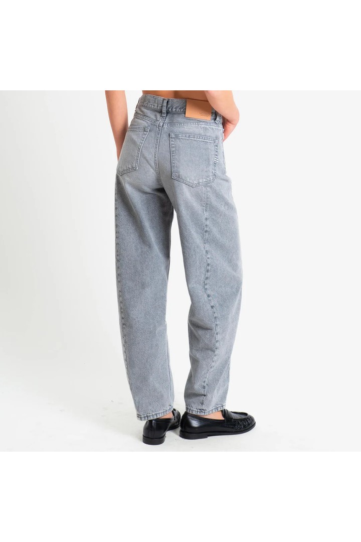 CHIARA BARREL FIT JEANS GREY