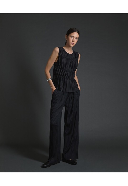 Black wide pleated trousers
