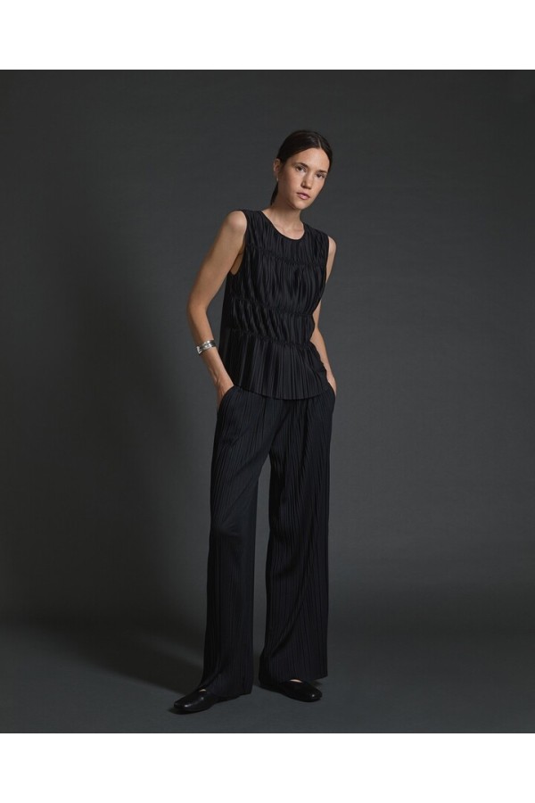Black wide pleated trousers