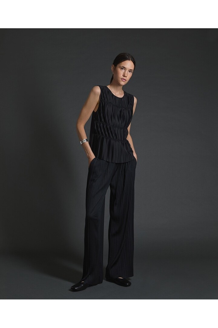 Black wide pleated trousers