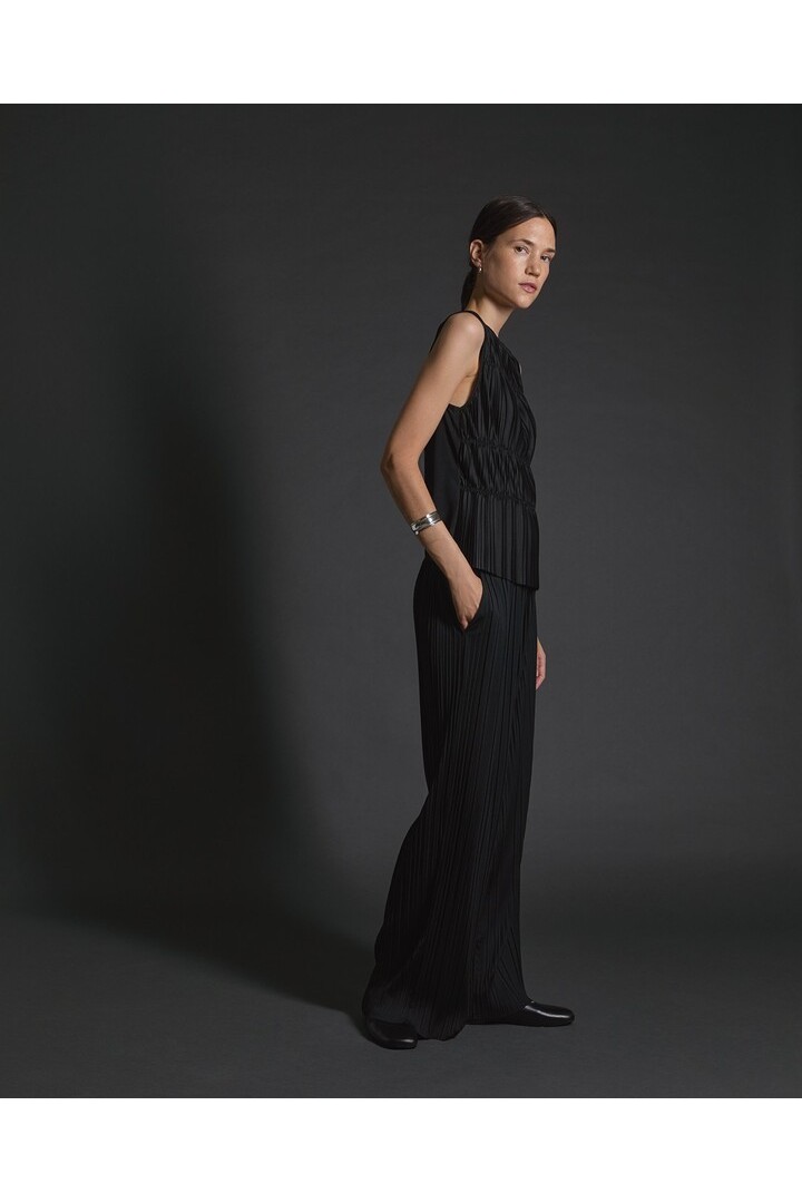 Black wide pleated trousers