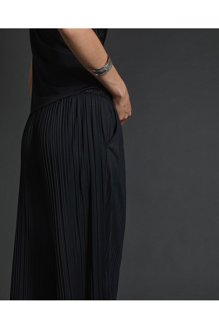 Black wide pleated trousers