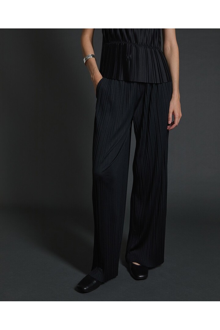 Black wide pleated trousers