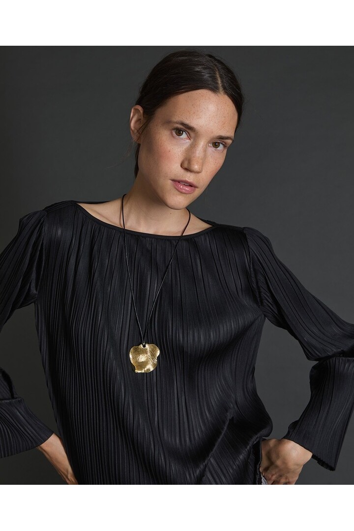 Black bateau-neck pleated blouse