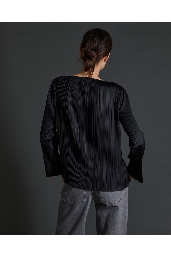 Black bateau-neck pleated blouse