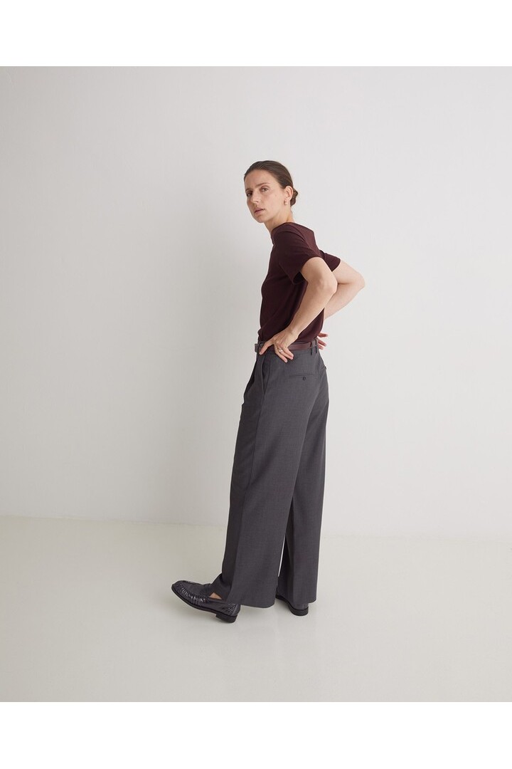 Grey wide-leg pleated suit trousers