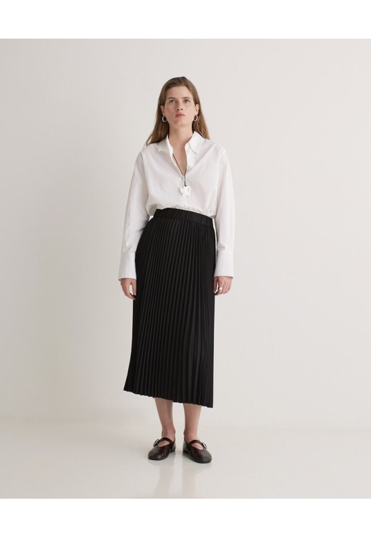 Black pleated skirt with elastic waistband
