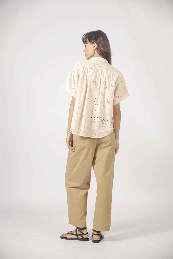Top embroidery Beige